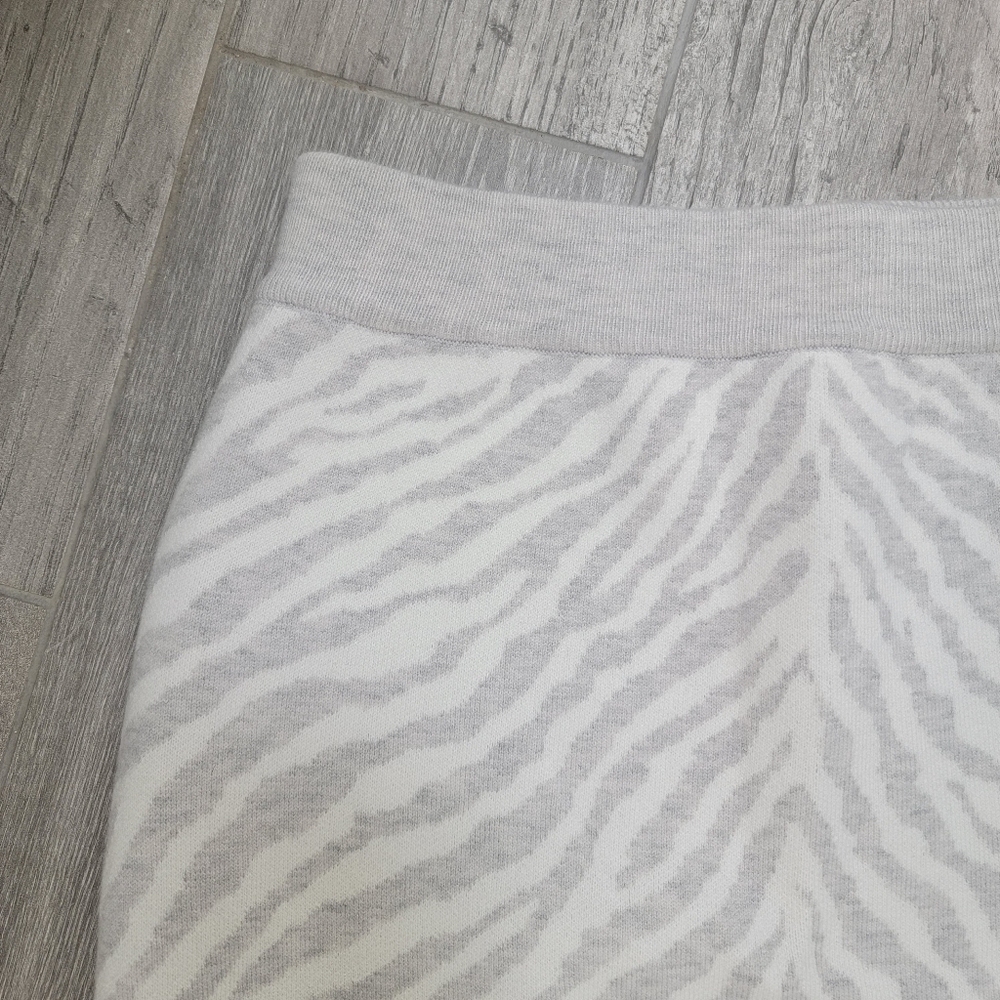 2/$20 NWT Anthropologie Dolan Zebra Ruffled Knit Skirt S - Picture 3 of 11